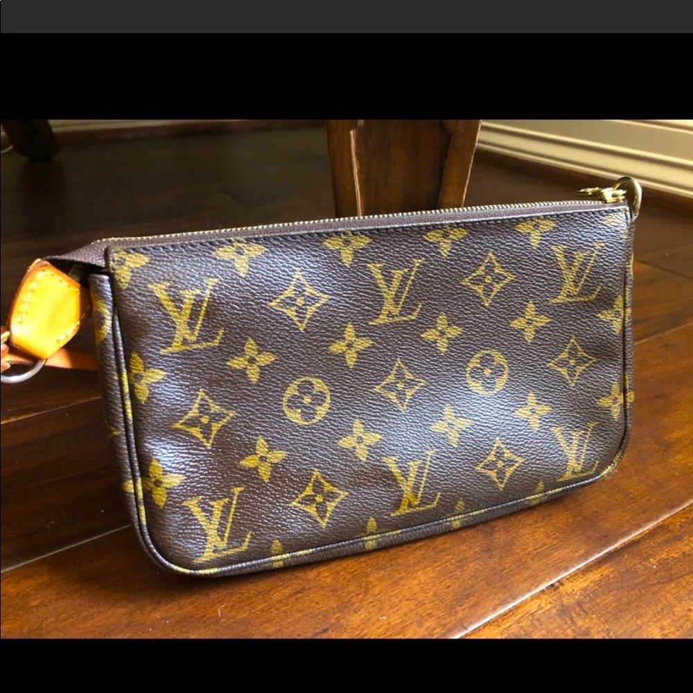 Louis Vuitton POCHETTE ACCESSOIRES